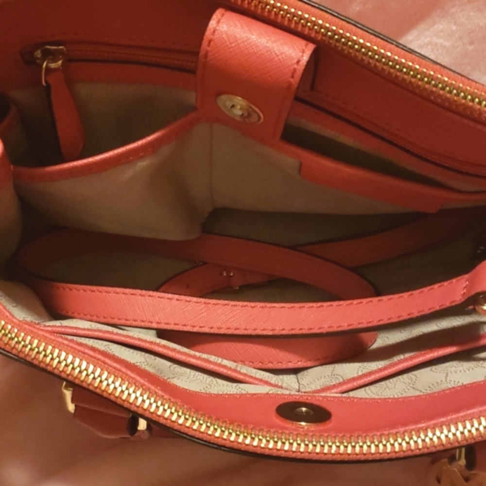 🌸 Michael Kors Handbage 🌸 - Picture 3 of 8
